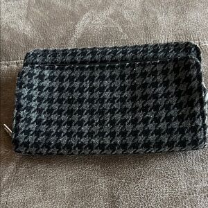 Thirty-One Black and Gray Houndstooth Wallet